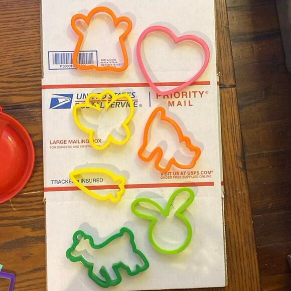 Betty Crocker 101 Cookie Cutters (WITH EXTRA) Good Used Condition Kids Baking - Picture 8 of 9